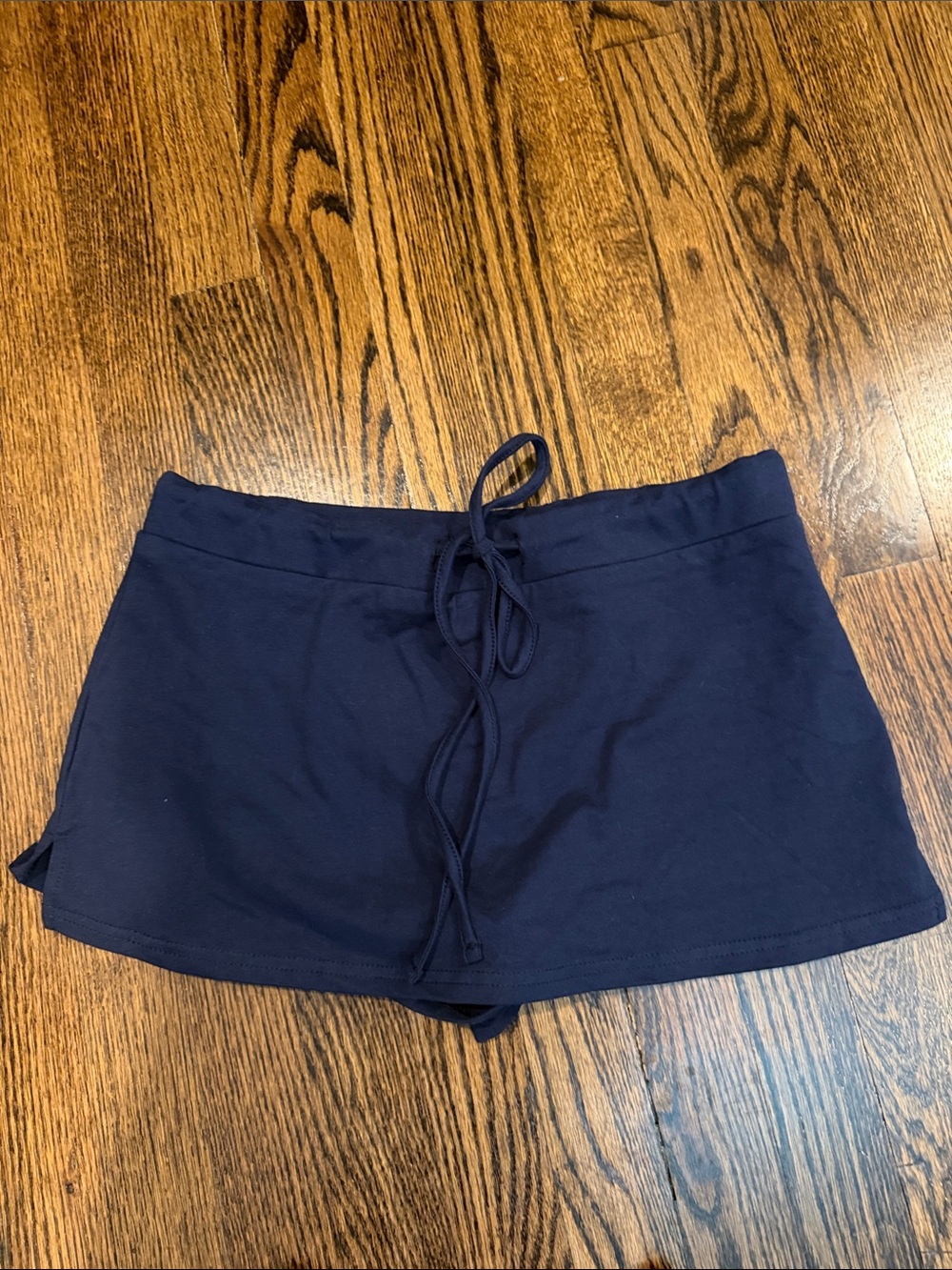 Edikted navy skort